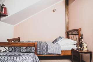 Отели типа «постель и завтрак» Stajnia Sarnówek Rozajny Wielkie Двухместный номер с 2 отдельными кроватями и собственной ванной комнатой-9